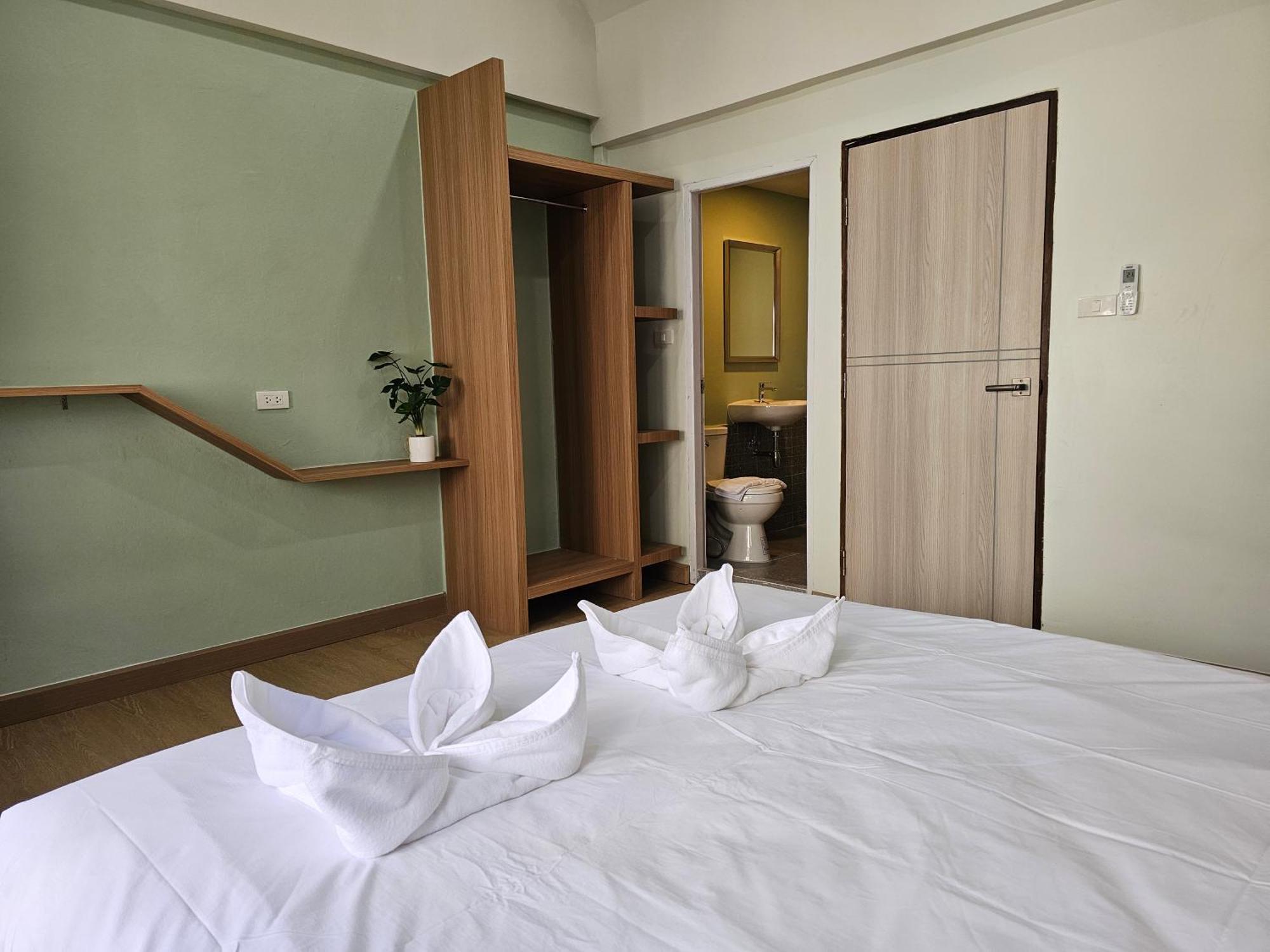 Lub Nai Hostel Patong Εξωτερικό φωτογραφία