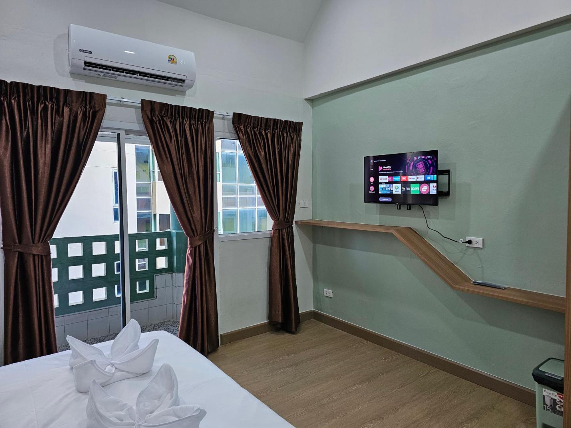 Lub Nai Hostel Patong Εξωτερικό φωτογραφία