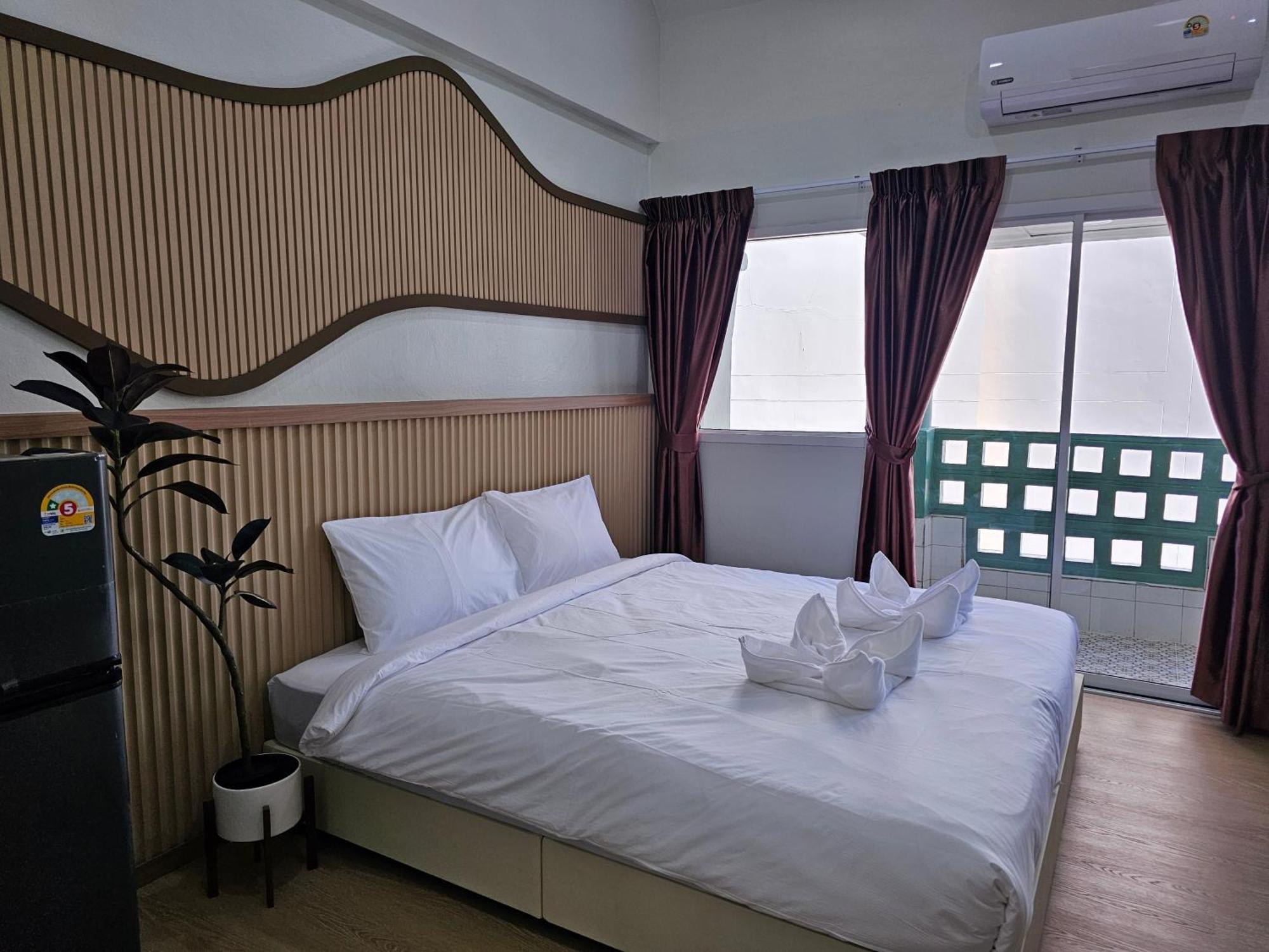 Lub Nai Hostel Patong Εξωτερικό φωτογραφία